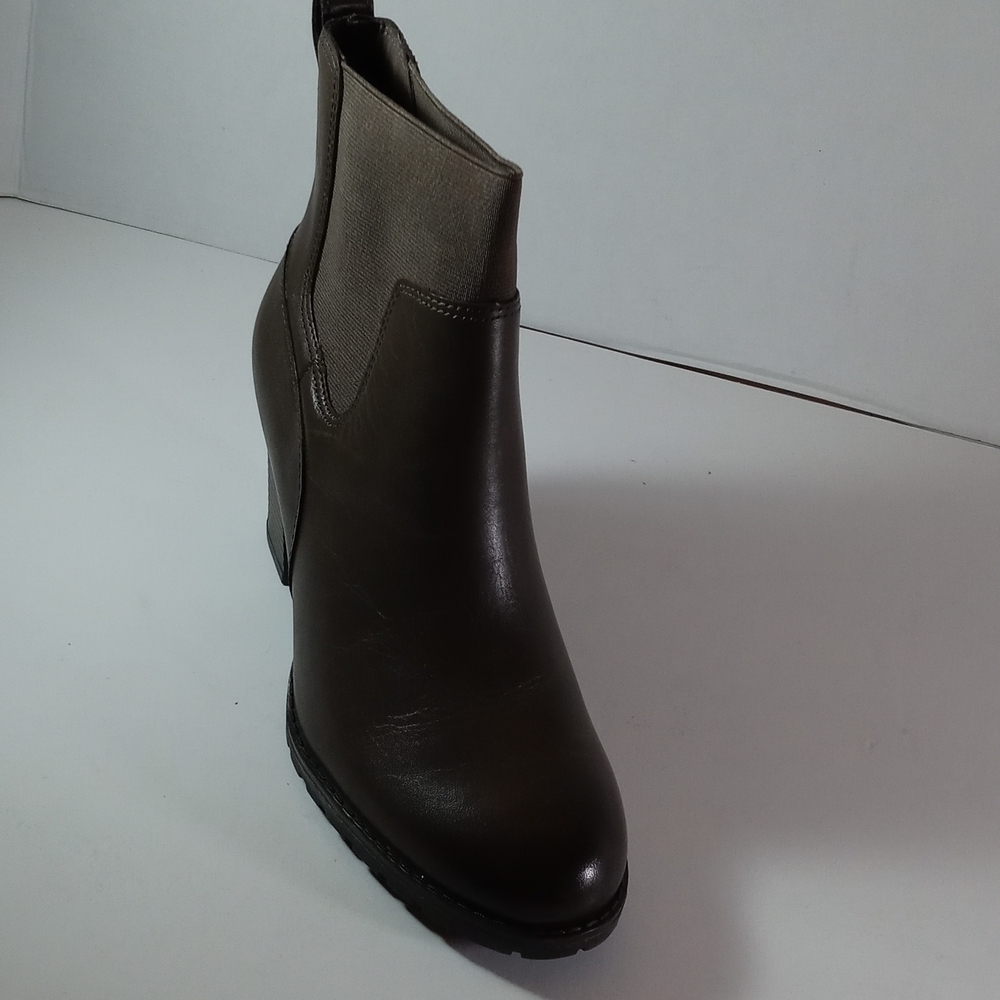 Boot - Picture 2 of 6
